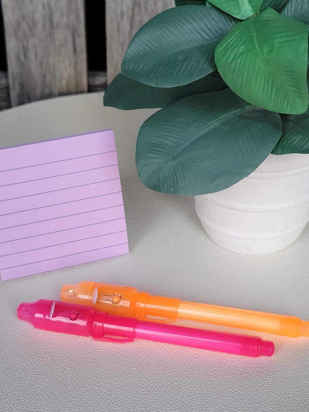 Invisible Ink Pens With Light- Random Pack Includes 2 Pens & 1 Notepad - Picture 9 of 10